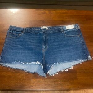 Abercrombie & Fitch ladies cut off shorts. The Mom Short. Size 37 24. NWT